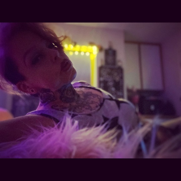 Meet your Posher, Jeanette - Picture 7 of 11